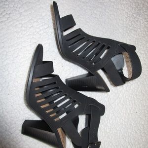 4" black heels